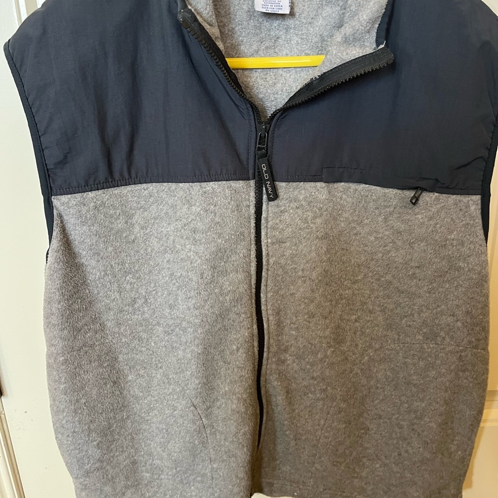 Men’s Old Navy fleece vest